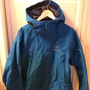 Arc’teryx Beta LT jacket size large, color Macaw.